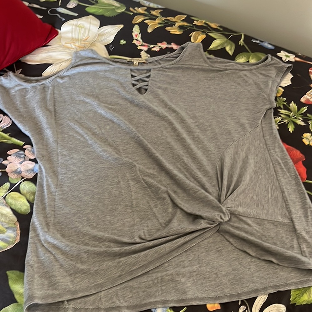 Gray tee - Picture 2 of 6